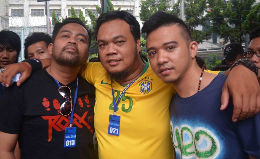 Bjah (kiri) bersama Roby Geisha (kanan) saat di rutan Salemba. @KapanLagi.com®/Teddy Kurniawan