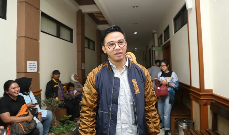 Permohonan cerai Roby dikabulkan karena dianggap tak ada kecocokan © bintang.com