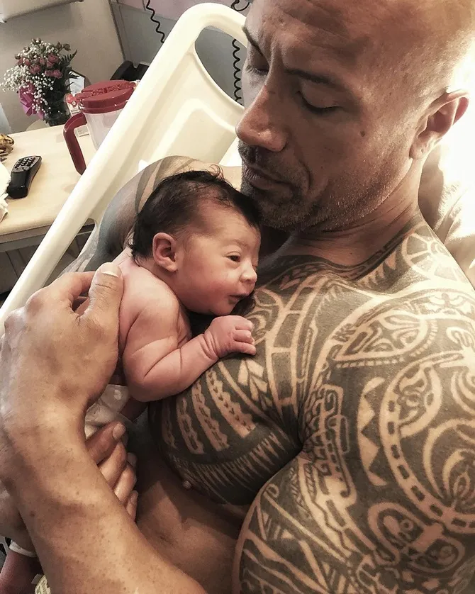 Dwayne 'The Rock' Johnson umumkan kelahiran anak ke tiga (credit : instagram.com/therock)