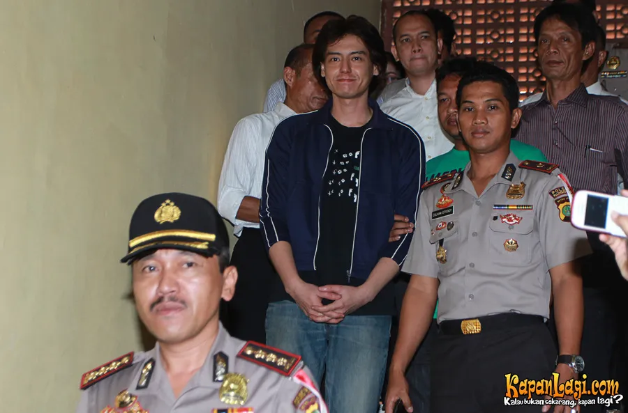 Roger Danuarta ungkap nama lain dalam kasus narkoba yang sedang dialaminya. @KapanLagi.com
