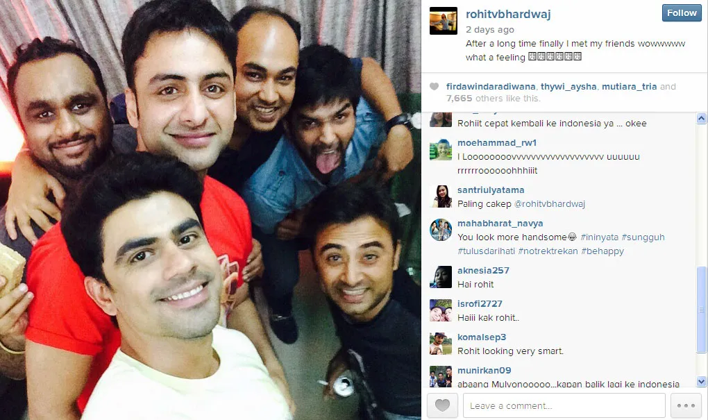 Ini dia momen kebersamaan Rohit Bhardwaj dengan teman-temannya, siapa yang paling ganteng? @instagram.com/rohitvbhardwaj