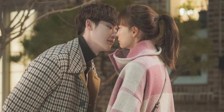 Eun Ho dan Dan Yi dalam 'ROMANCE IS A BONUS BOOK' © TvN