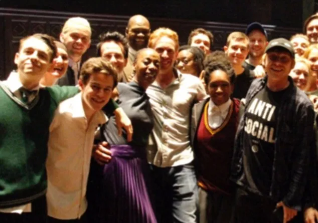 Ron dan para pendukung Harry Potter and The Cursed Child © twitter.com/harrypotterplay
