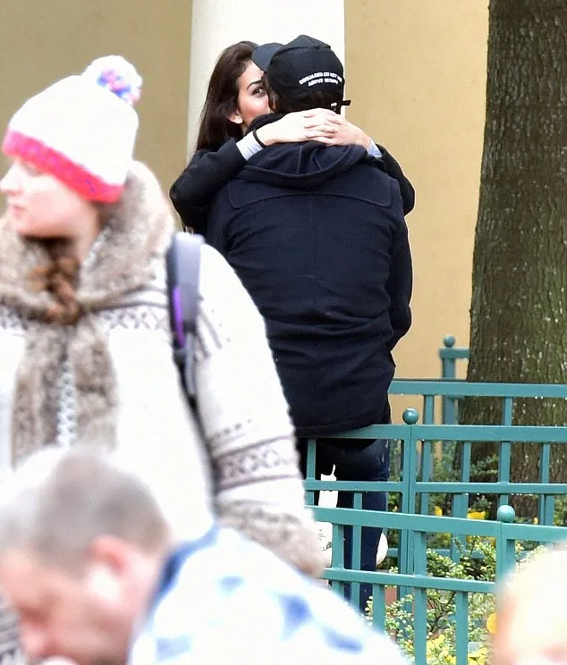 Ronaldo tertangkap kamera ciuman dengan Georgina © Dialymail.co.uk