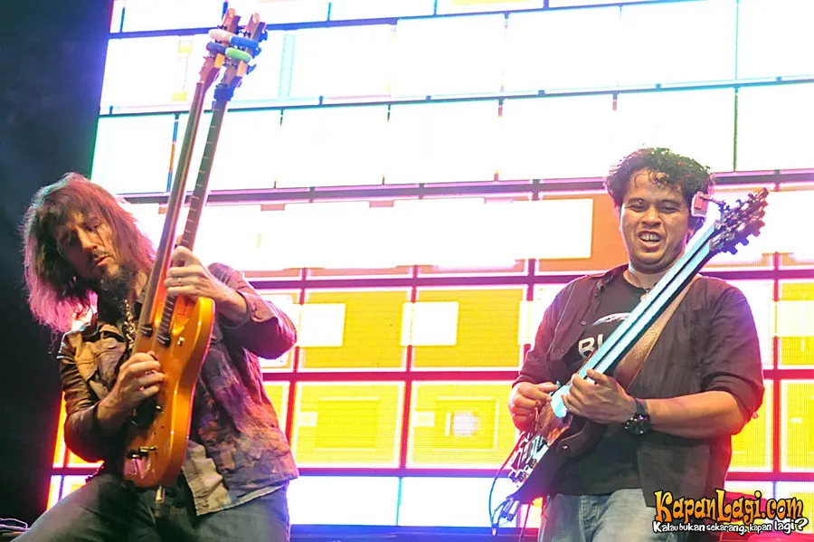 Ron 'Bumblefoot' Thal