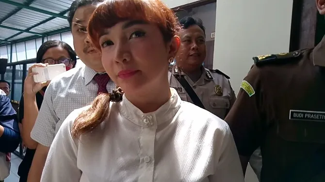 Roro Fitria tampil cantik saat persidangan © KapanLagi.com/Akbar Prabowo Triyuwono