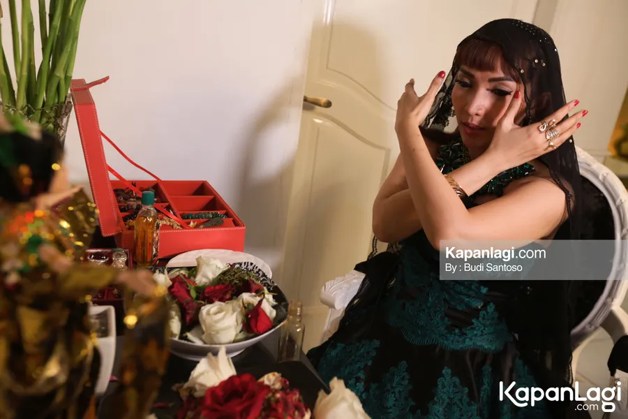 Roro sempat tak percaya kalau Nyi Roro Kidul benar-benar mendatanginya © KapanLagi.com®/Budy Santoso