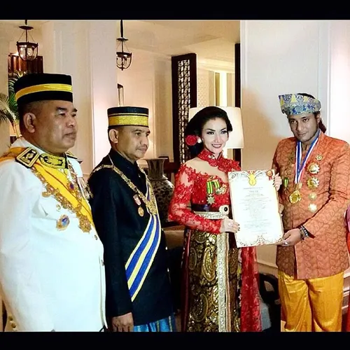 (credit: instagram.com/roro.fitria1989)