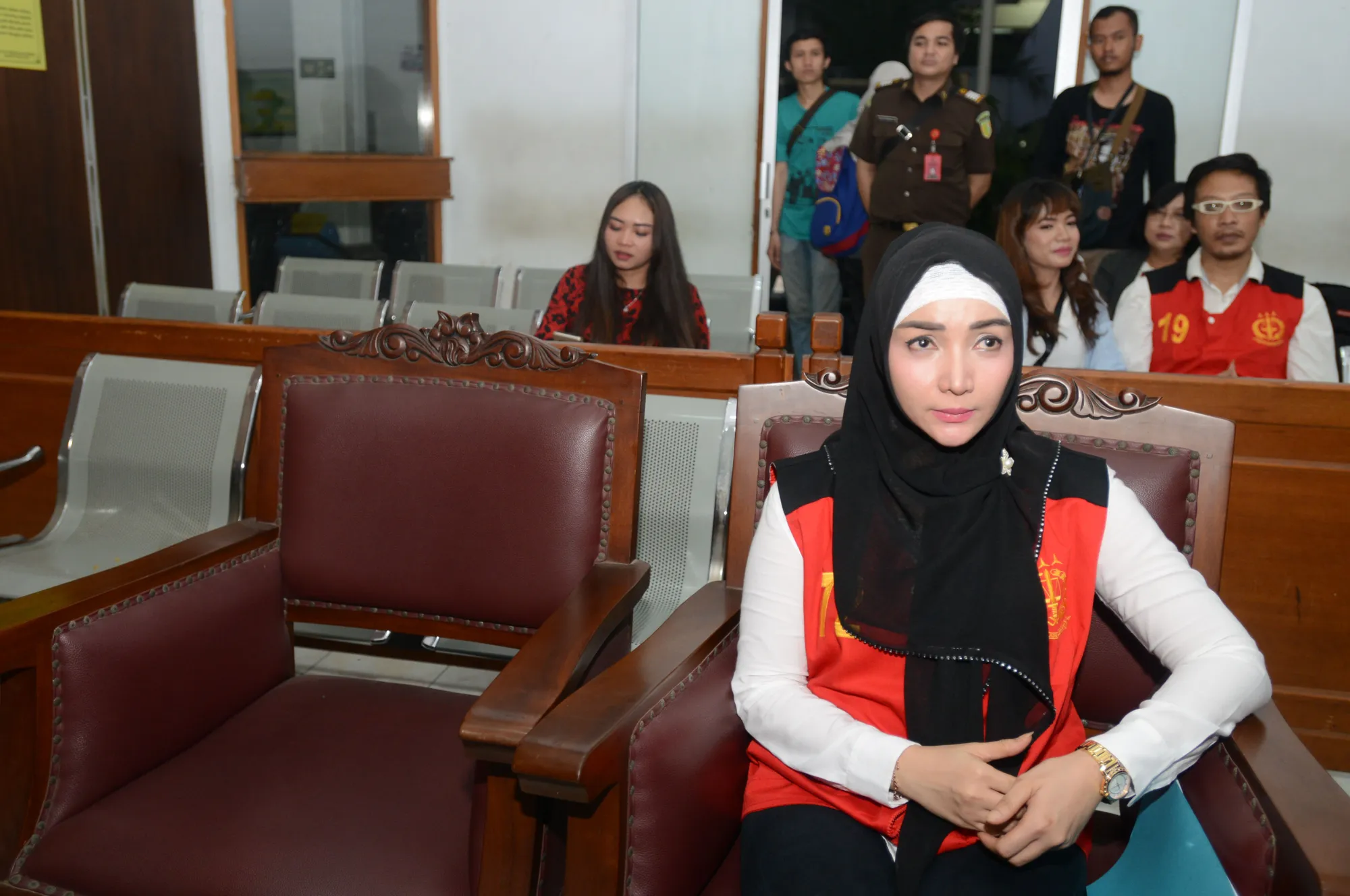 Membawa Tanah Pusara dari Makam Sang Ibu