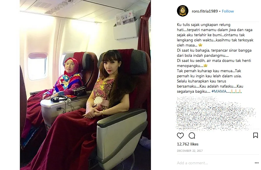 Di hari ibu, Roro Fitria tulis puisi manis untuk sang bunda. Credit: via instagram.com/roro.fitria1989