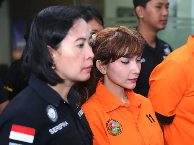 Roro Fitria memohon doa untuk kelancaran sidang hari ini. © KapanLagi.com/Budy Santoso