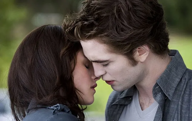 Kristen Stewart - Robert Pattinson di film 'TWILIGHT' @ dailymail.co.uk