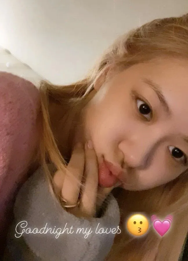 instagram.com/roses_are_rosie