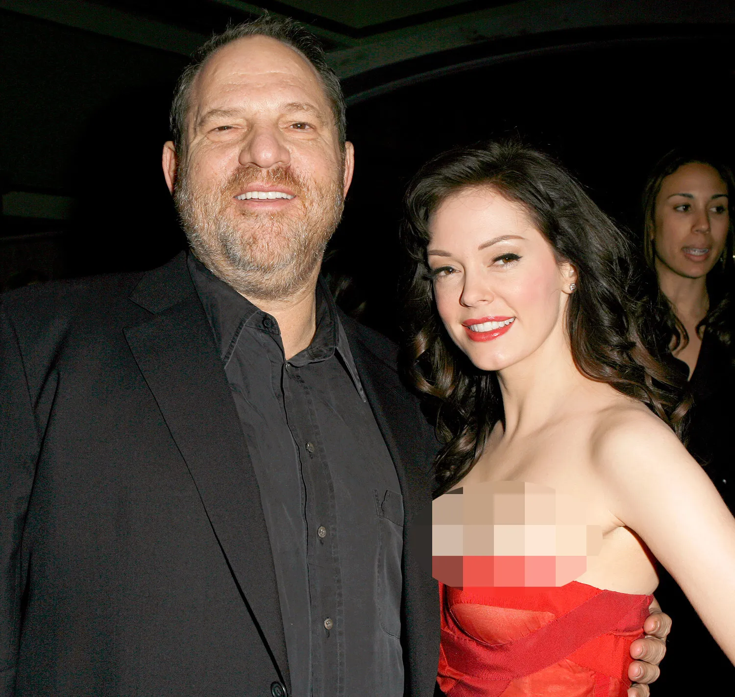 Rose saat masih menutup mulutnya atas aksi bejat Harvey © people.com