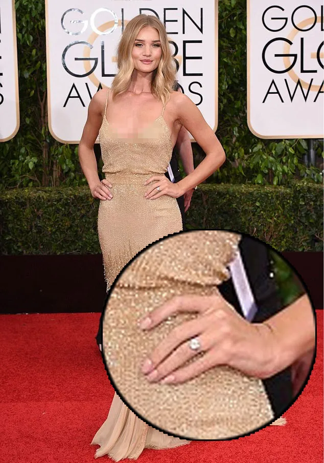 Rosie Huntington-Whiteley pamer cincin di red carpet © Dailymail.com/shutterstock