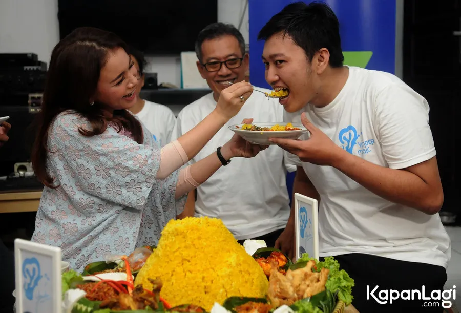 Rossa rela datangi rumah fans untuk buka bersama/©KapanLagi.com®/Bayu Herdianto
