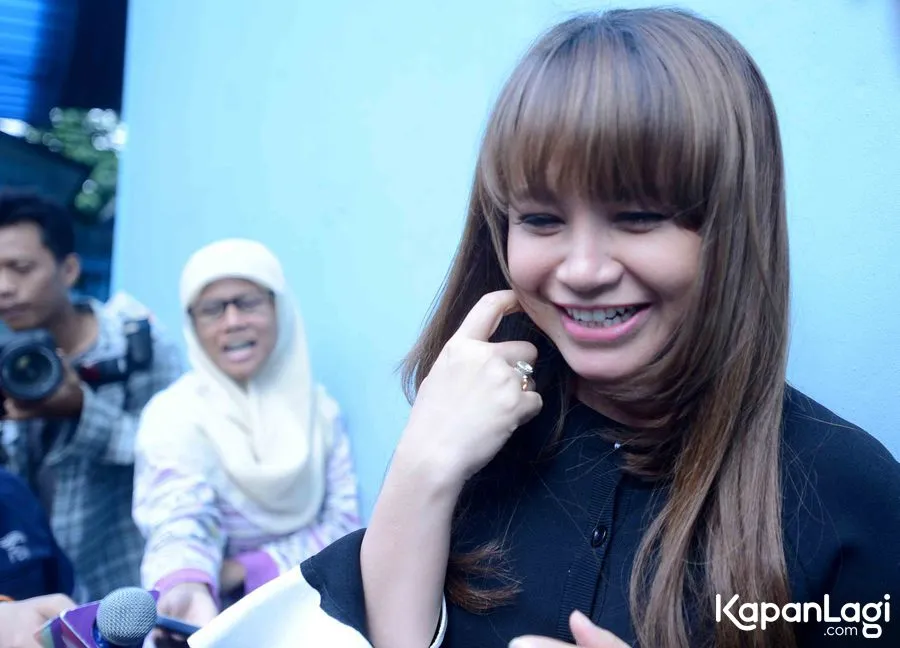 Rossa sempat tersipu saat digoda soal Afgan © KapanLagi.com®/Bayu Herdianto