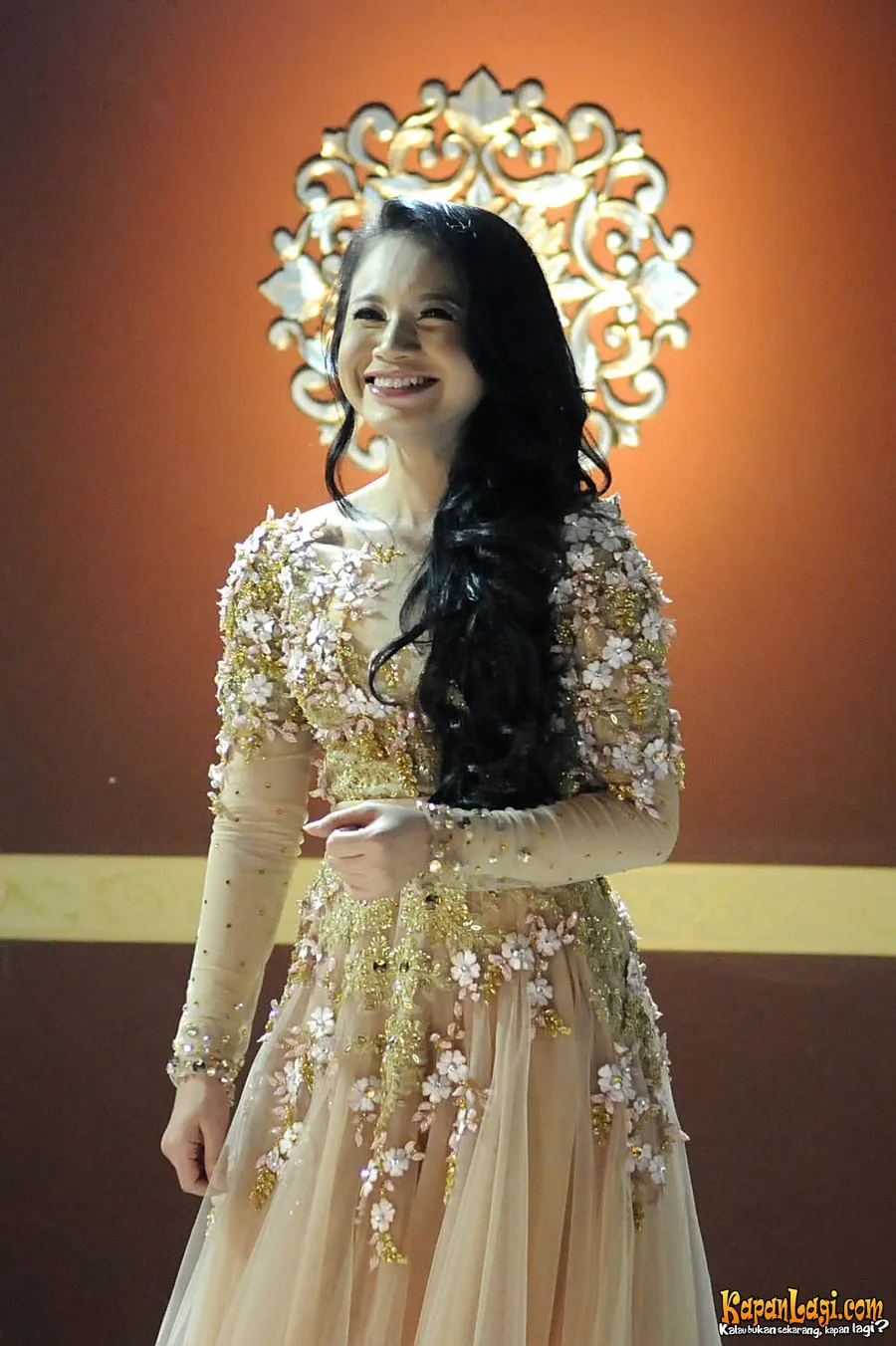 Rossa tidak punya ATM pribadi. @KapanLagi.com®