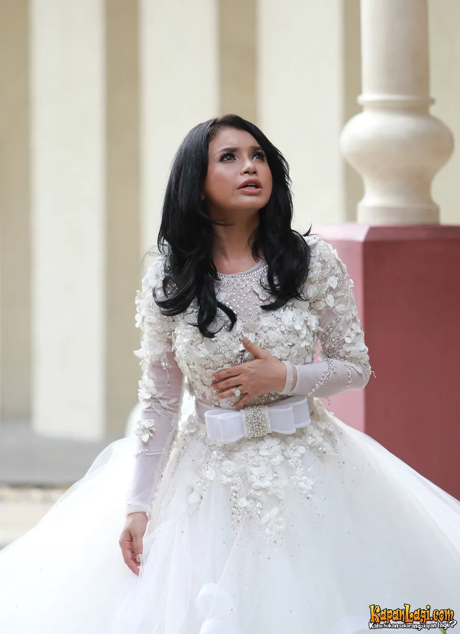 Rossa menganggap berburu berlian adalah investasi.