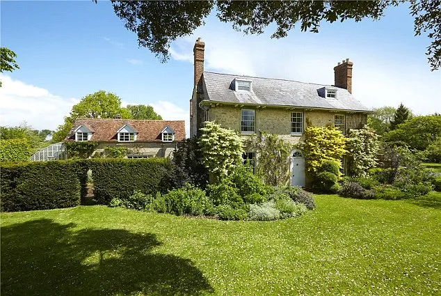 Rumah Rowan Mr. Bean segera dijual @ dailymail.co.uk