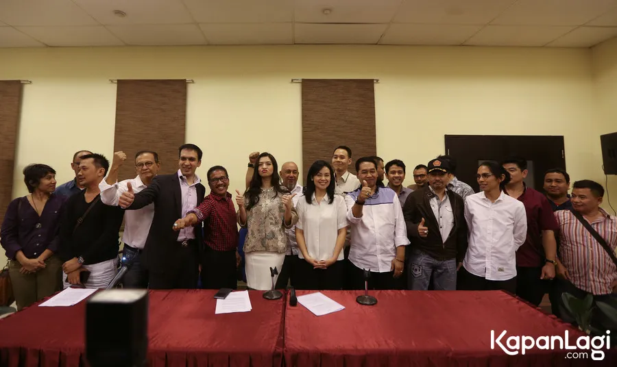 Orang-orang yang bekerja di dunia perfilman Indonesia menyampaikan aspirasinya terkait DNI. ©KapanLagi.com/Budy Santoso