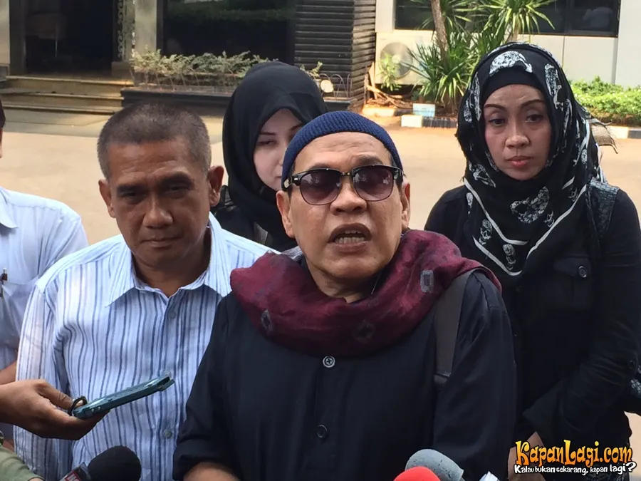 Roy Tobing melaporkan Minati Atmanegara pada atas kasus hak cipta © KapanLagi.com®/Hendra Gunawan
