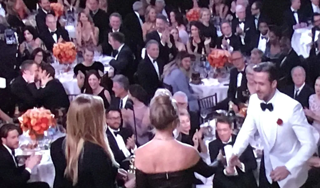 Dapatkah kalian menemukan Reynolds dan Garfield?©eonline.com
