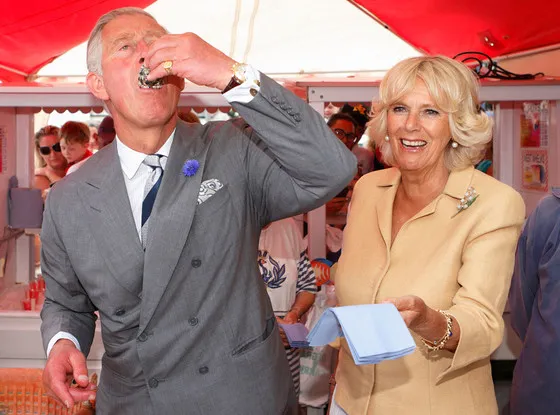 Pangeran Charles dan Camilla. @eonline.com