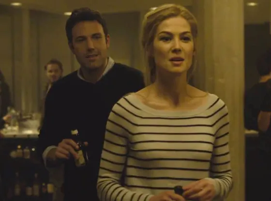 Rosamund Pike dan Ben Affleck dalam GONE GIRL © eonline