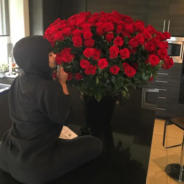 Blac Chyna diberi hadiah oleh Rob Kardashian © Instagram.com/blacchyna