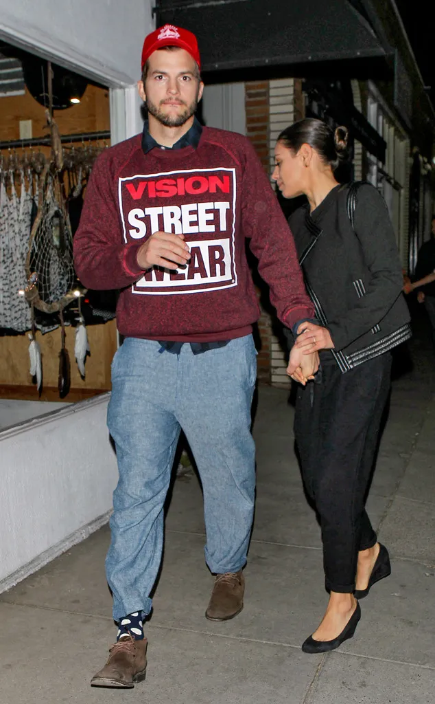 Ashton Kutcher dan Mila Kunis tertangkap kamera saat kencan © Eonline.com