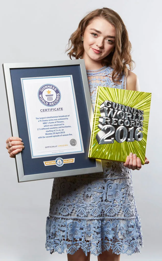 Maisie Williams menerima penghargaan atas rekor yang dipecahkan GOT/©Guinness