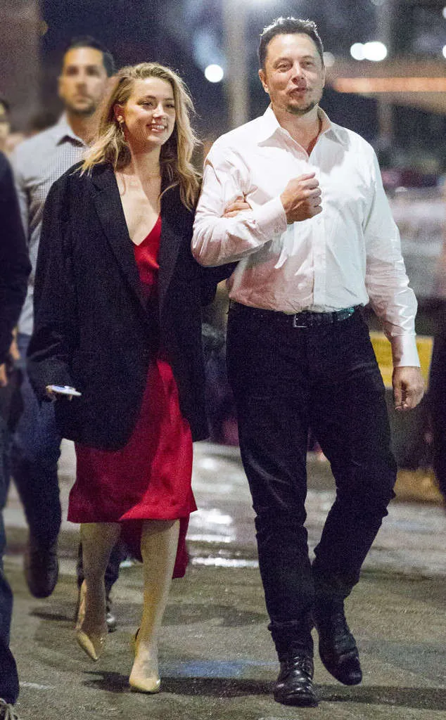 Amber Heard move on dari Johnny Depp dengan pria kaya © via E! Online