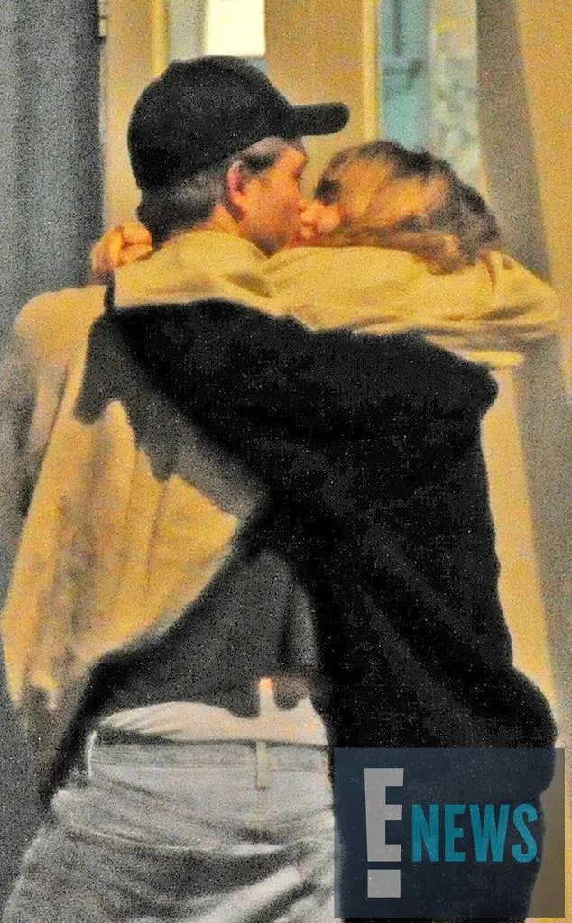 Hingga saat ini Suki dan Robert belum beri keterangan tentang hubungan mereka. (BACKGRID for EOnline)