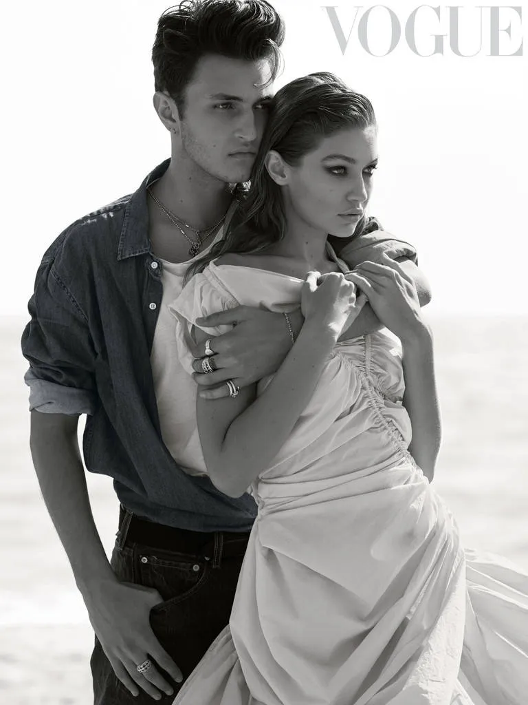 Sebelumnya, Gigi dan Anwar jalani pemotretan untuk Vogue British © Vogue British