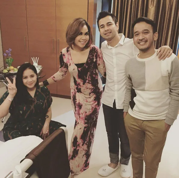 Melanie Ricardo mengunjungi rumah sakit tempat Nagita Slavina melahirkan © Instagram/Raffi Ahmad