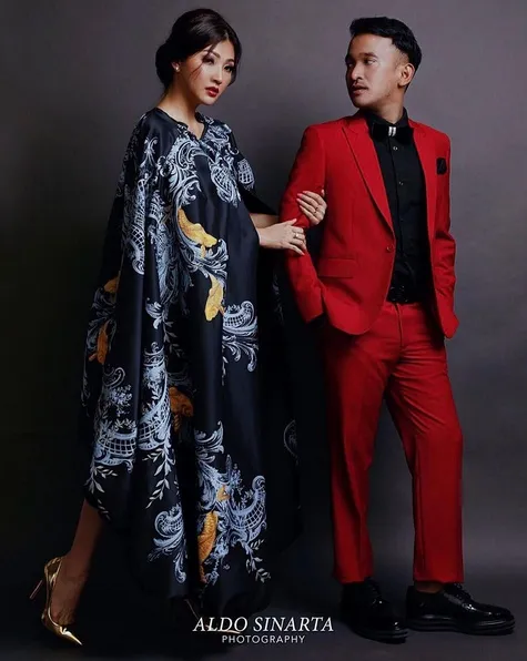 Kurang lebih 4 tahun menikah, pasangan Ruben Onsu dan Sarwendah selalu tampil mesra. /©instagram.com/ruben_onsu