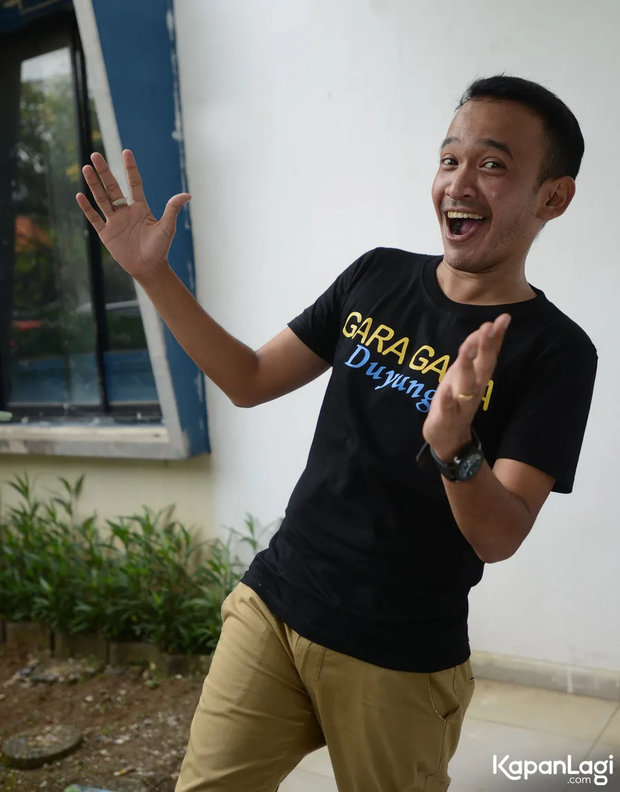 Ruben Onsu tulis caption berisi komentar untuk artis kebanyakan gaya © KapanLagi.com®/Muhammad Akrom Sukarya