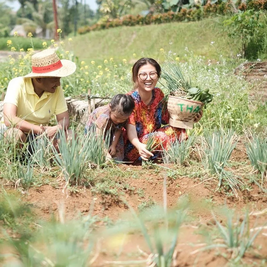 Keseruan Keluarga Onsu berkebun di pedesaan. (instagram.com/ruben_onsu)