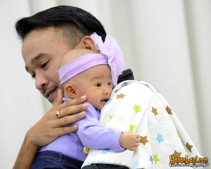 Ruben dengan senang hati menjaga putrinya © KapanLagi.com®/Bambang E Ros