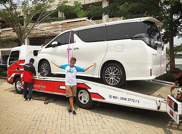 Ruben berikan hadiah sebuah mobil untuk Sarwendah / © Instagram