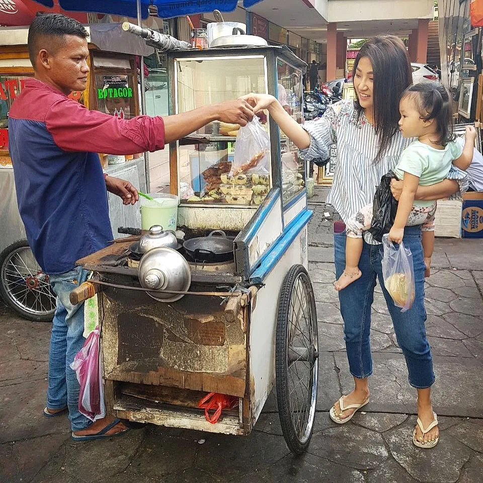 Sarwendah suka jajan di pasar © Instagram/ruben_onsu