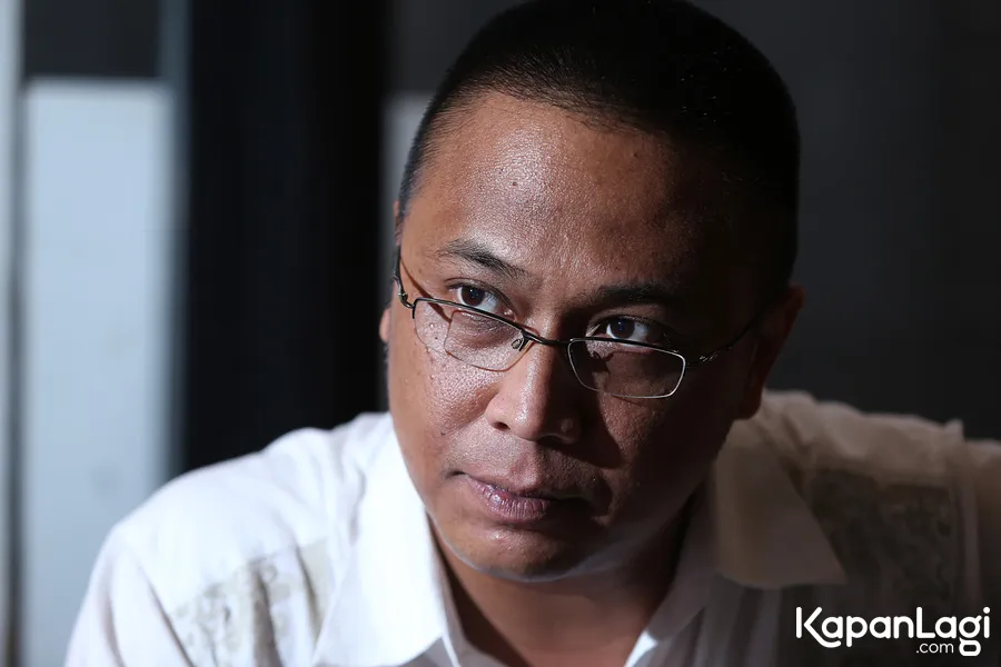 Di tengah prahara rumah tangga, Rudi masih terus berpikir untuk membuat karya/©KapanLagi.com®/Agus Apriyanto