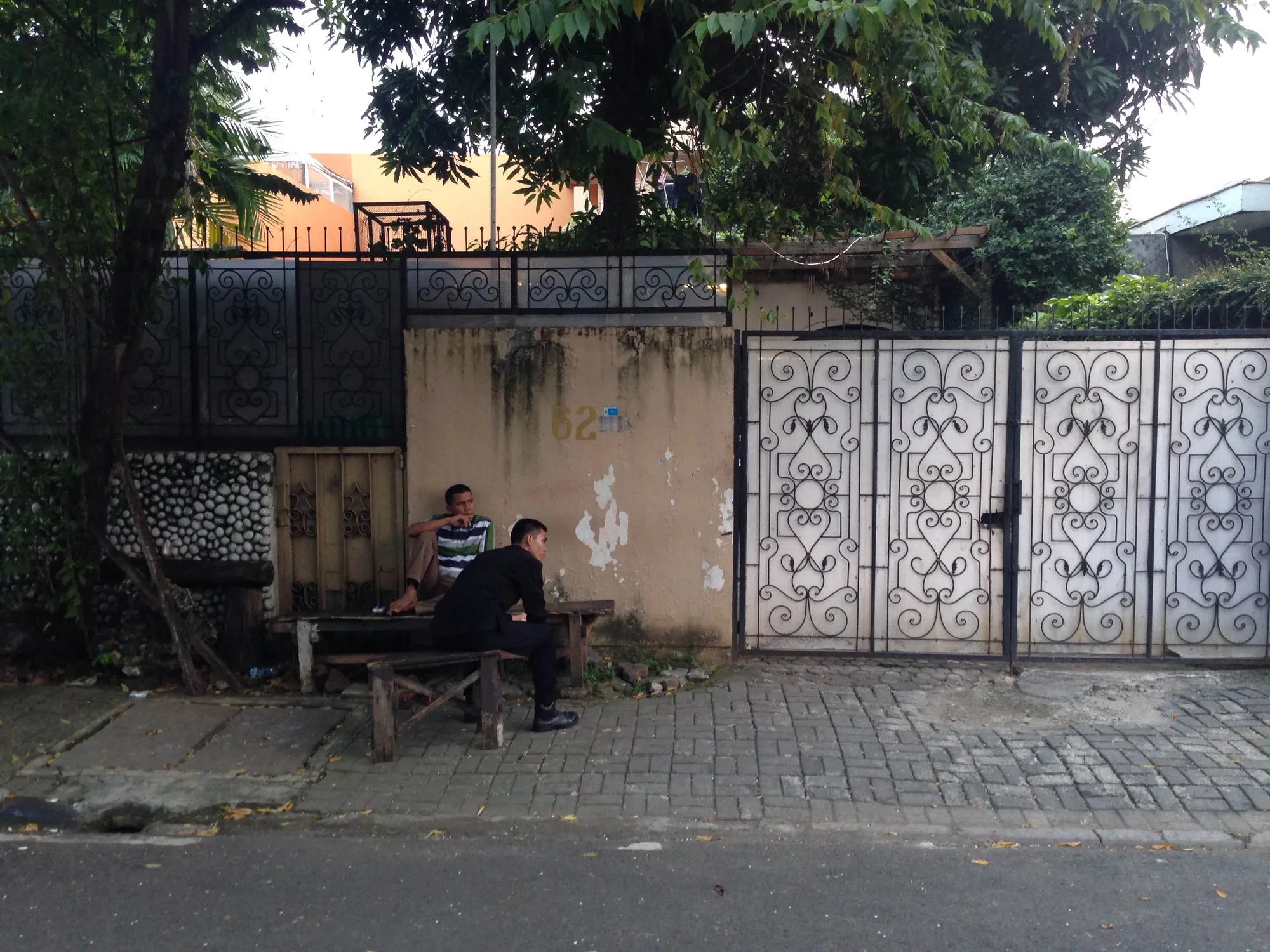 Situasi rumah Marshanda lengang sejak sore hingga petang ©KapanLagi.com/Rodrigo Pasaribu
