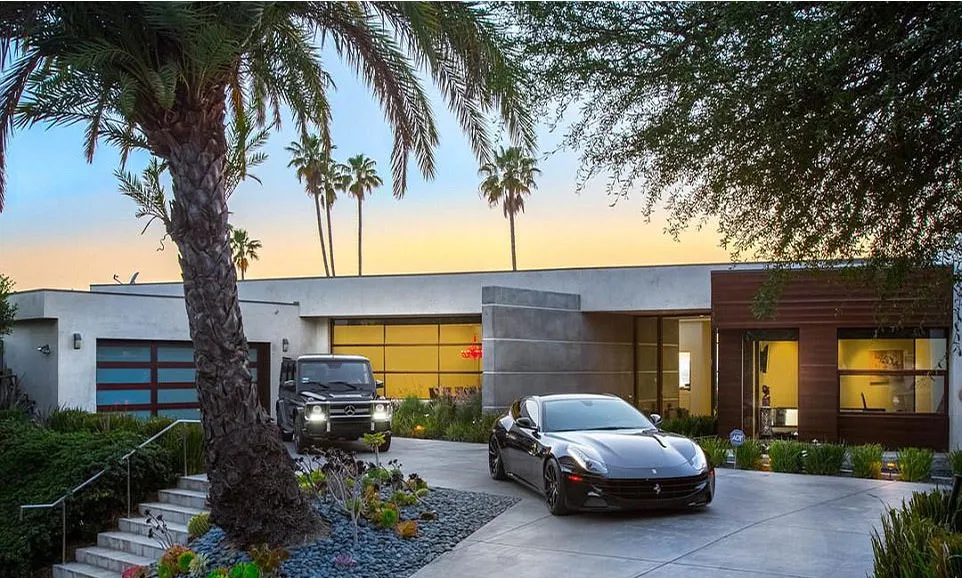 Rumah Justin Bieber yang dimasuki penggemar © dailymail.co.uk