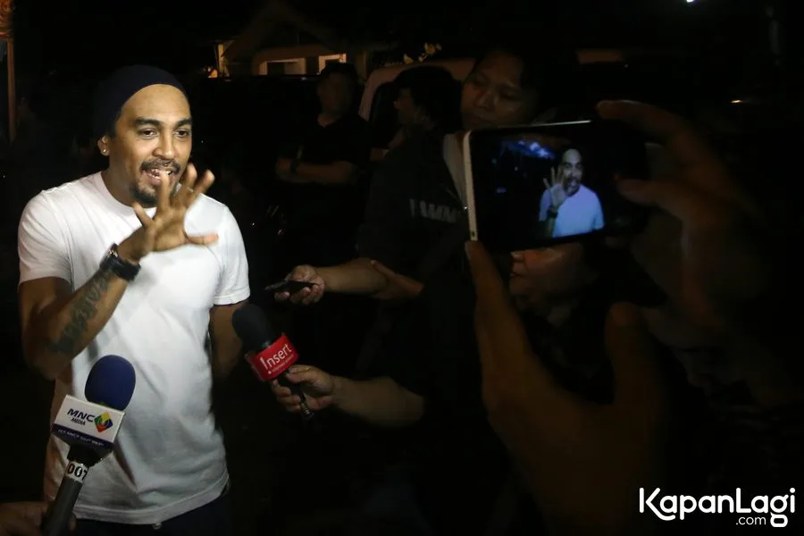 Glenn Fredly salah mengira kabar kematian Mike Mohede sebagai hoax. ©KapanLagi.com/Agus Apriyanto