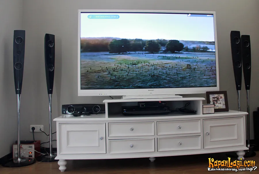 Home teather di ruangan keluarga. / KapanLagi.com®