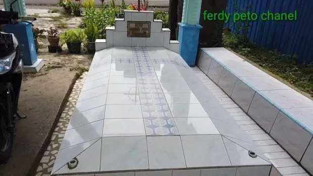 Terdapat Makam Kakek Buyut Betrand Peto