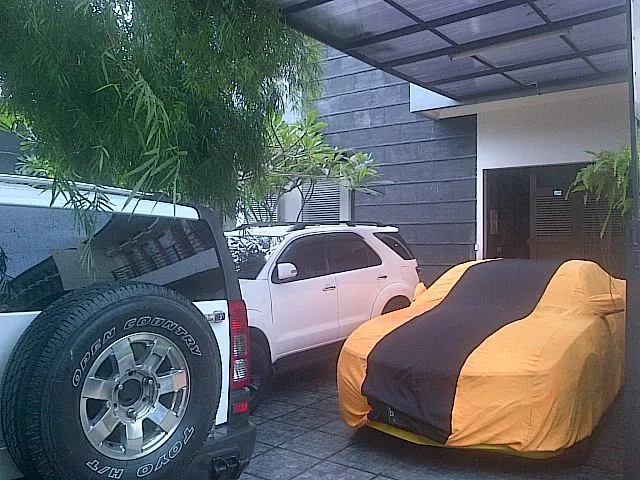 Rumah Raffi Ahmad yang sepi di pagi selepas penggerebekan. (Matias Purwanto)