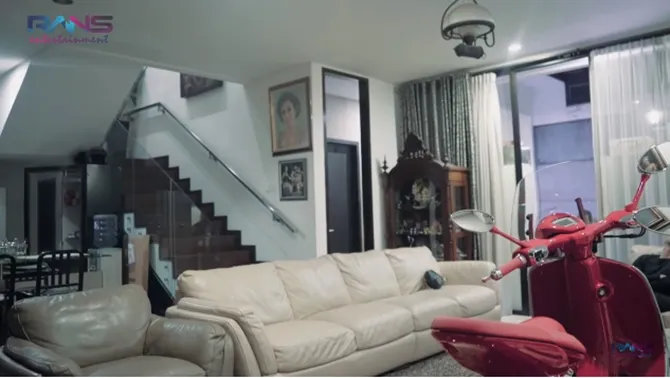 Ruang tamu Soimah (credit: rans entertainment YouTube channel)